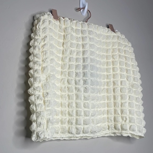 *new* PrettyLittleThing Shape Textured Micro Mini Skirt Women's Size 14 in Cream - Picture 2 of 8